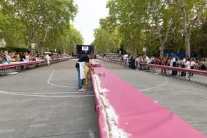 FOTO 1 - The Longest Line of Cakes in the World